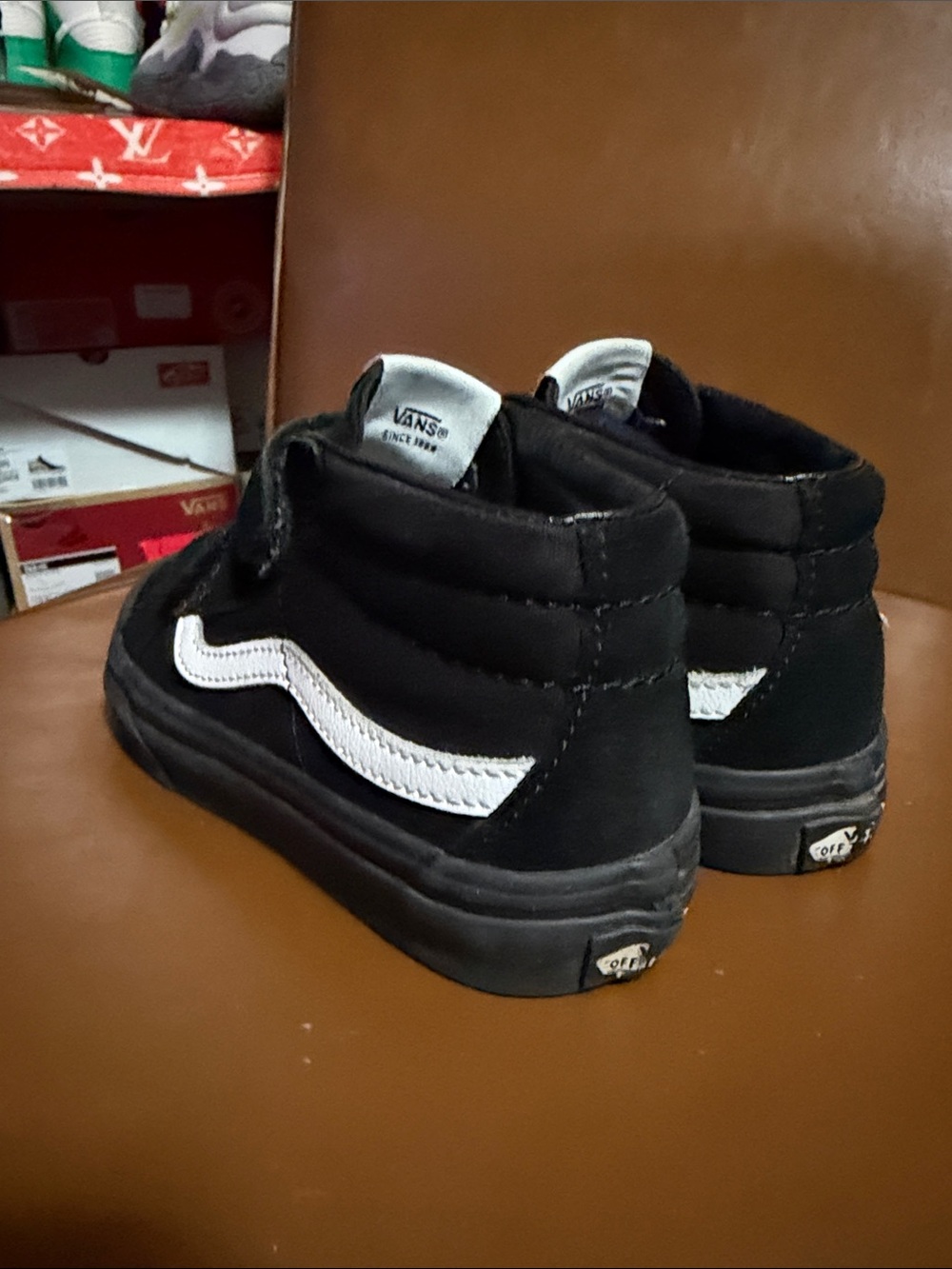 Vans Hi Top Velcro Sneakers in Little Boys size 2 - Picture 3 of 8